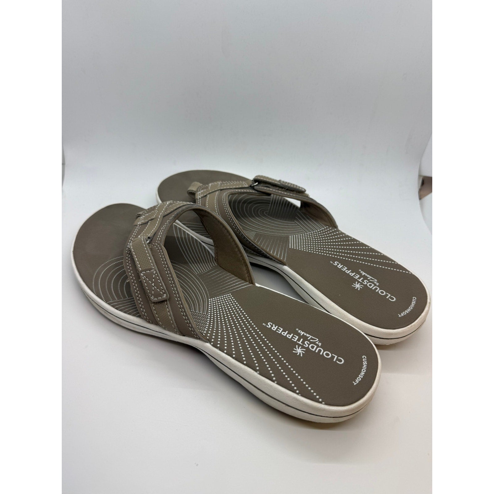 Clarks Breeze Sea Taupe Comfort Thong Sandals Women's US 10 Taupe Slip On