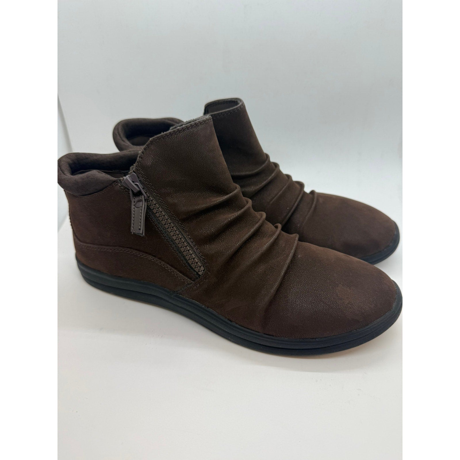 Clarks Breeze Range Ruched Ankle Booties Women's US 9 Dark Brown Side Zip
