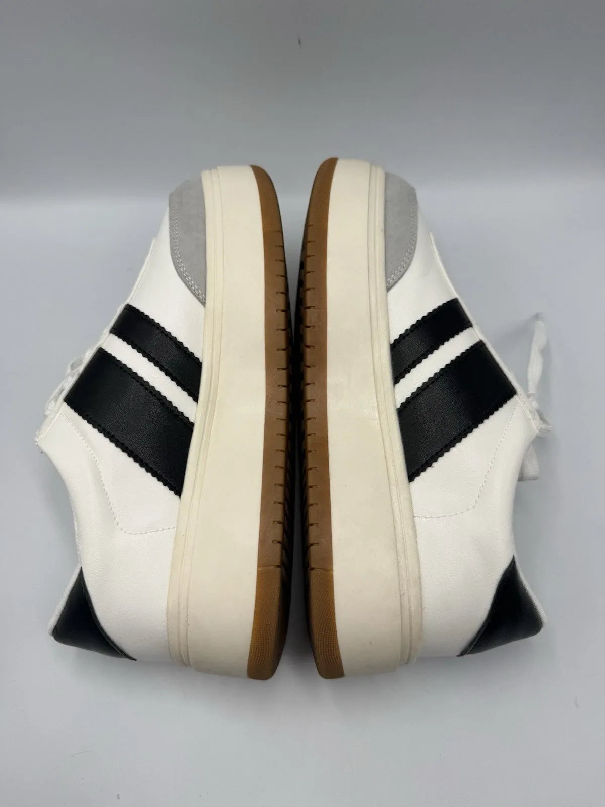 Madden Girl Navida By Steve Madden Women's Sneakers / Shoes  - White&Black 8.5sz