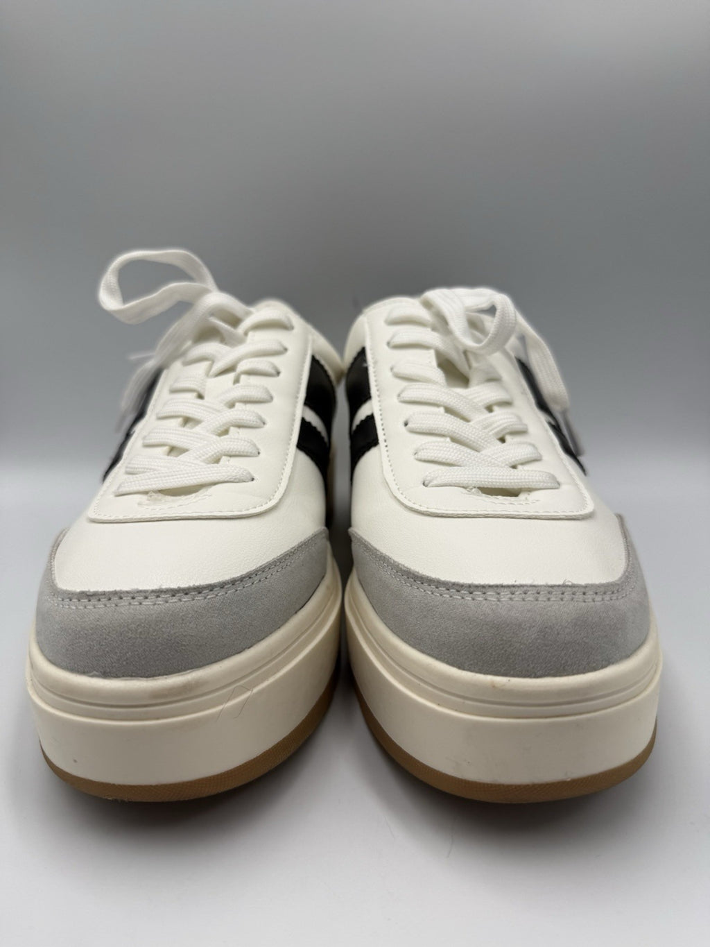 Madden Girl Navida By Steve Madden Women's Sneakers / Shoes  - White&Black 8.5sz