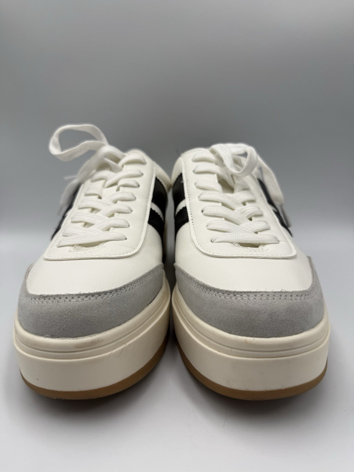 Madden Girl Navida By Steve Madden Women's Sneakers / Shoes  - White&Black 8.5sz