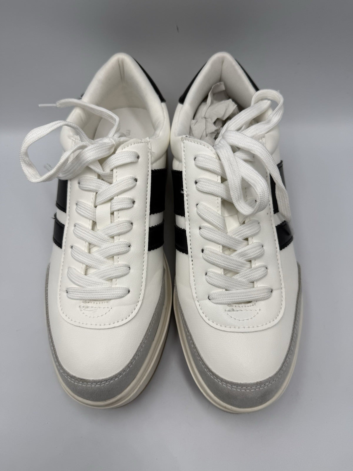 Madden Girl Navida By Steve Madden Women's Sneakers / Shoes  - White&Black 8.5sz